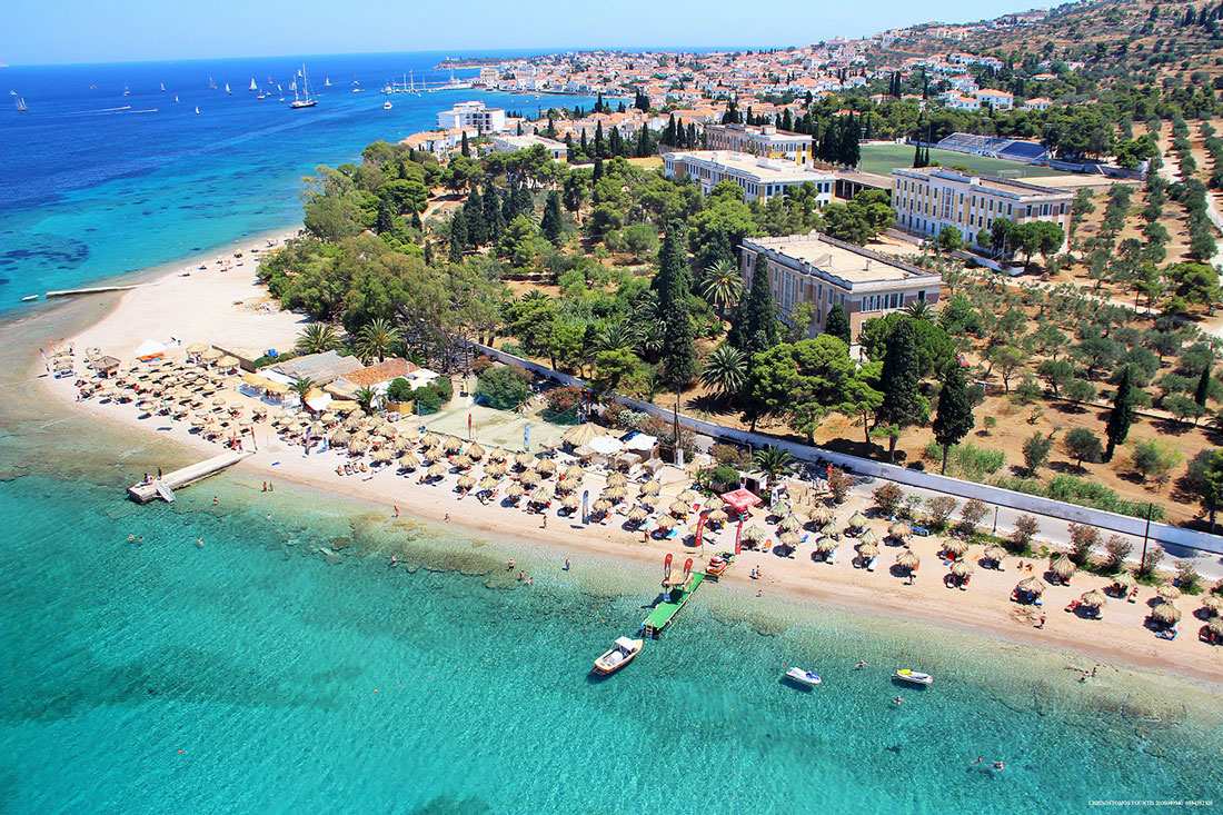 Kaiki Beach Spetses | Clean water and a beautiful natural surroundings